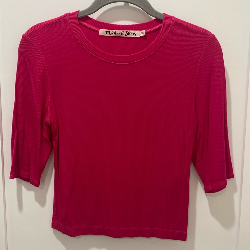 Cropped Magenta shirt